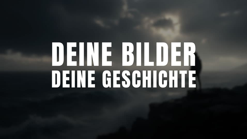 Storytelling - Eine Person blickt über eine neblige Landschaft